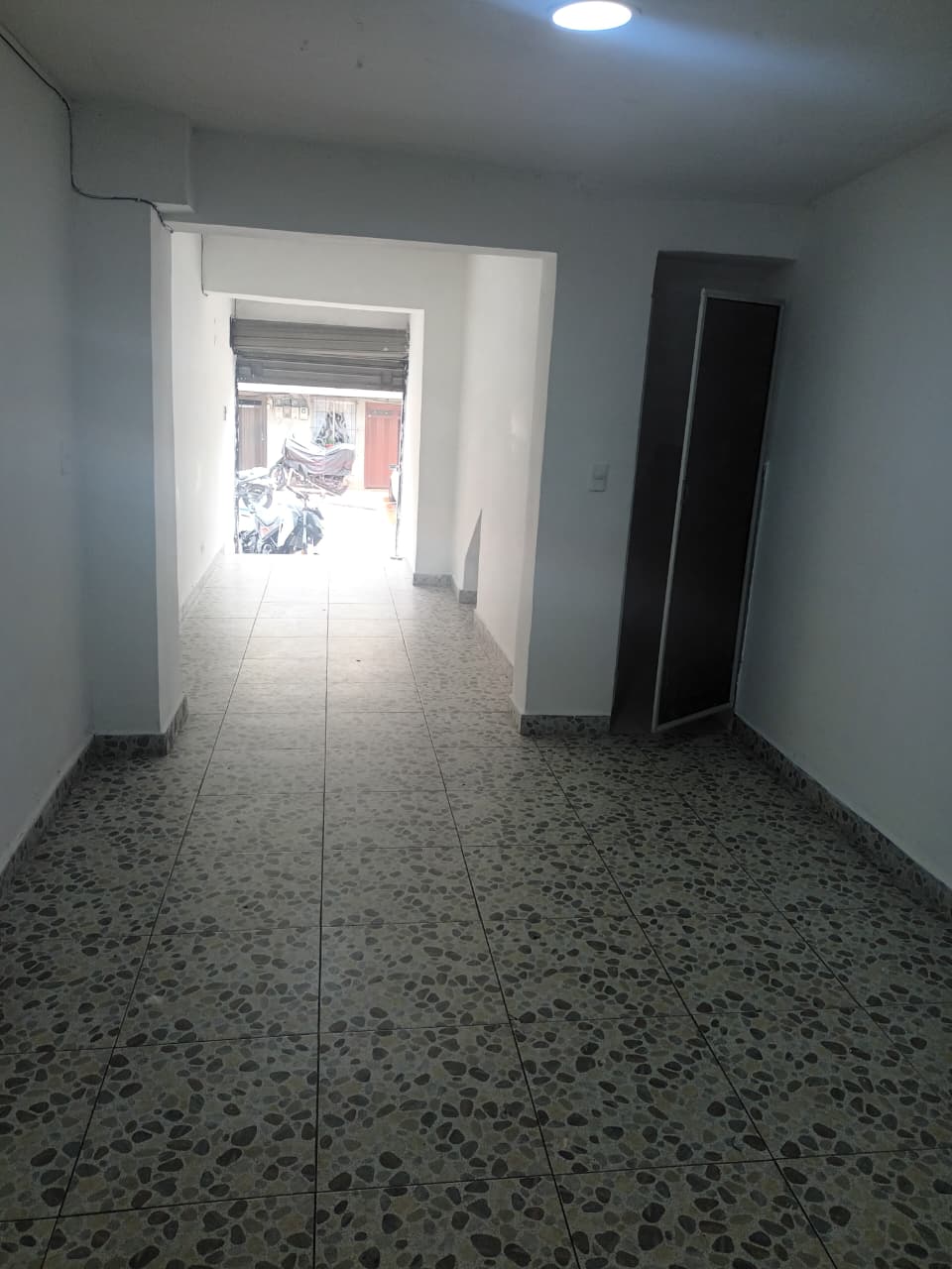 ARRIENDO LOCAL COMERCIAL 35 m² EN MANRIQUE CENTRAL – (EEP-1081)